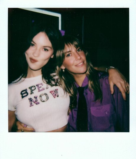 Gracie Abrams Profile pic