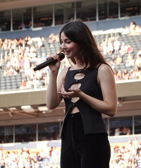 Gracie Abrams only fans leak porn