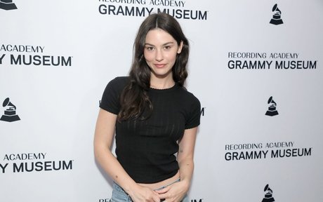 Gracie Abrams onlyfans star