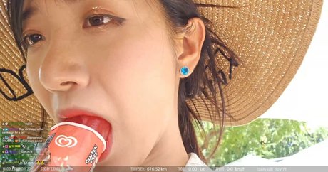 jinnytty only fans pics