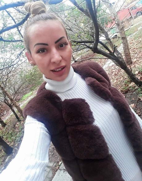 Marinela Adalbertova nude only fans leaks