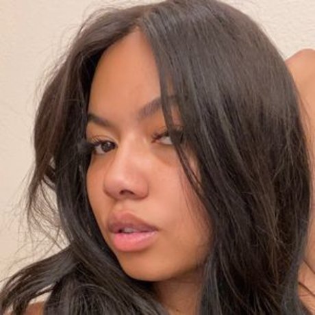 lailathebrat onlyfans pictures