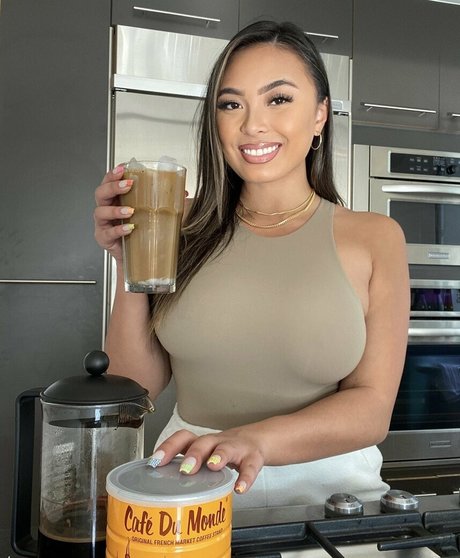 lindavo onlyfans model photos