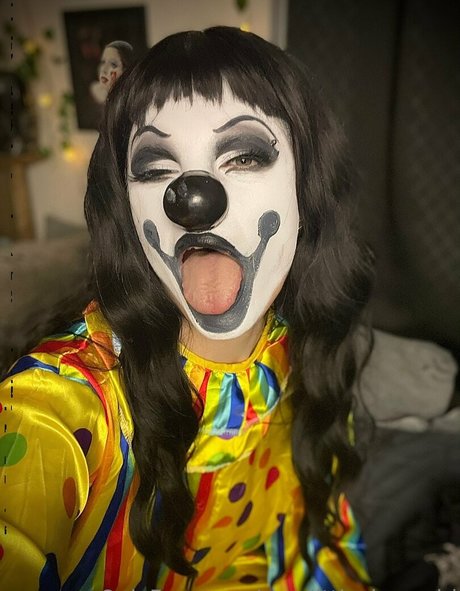 yourlittleclowngirl onlyfans leaks