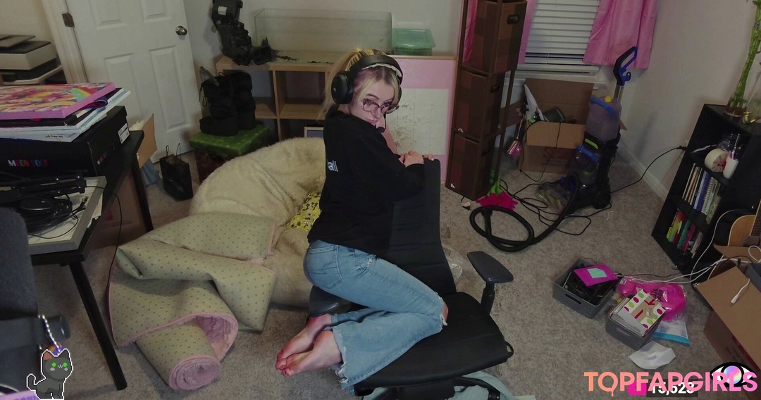 Adrianah Lee onlyfans for free