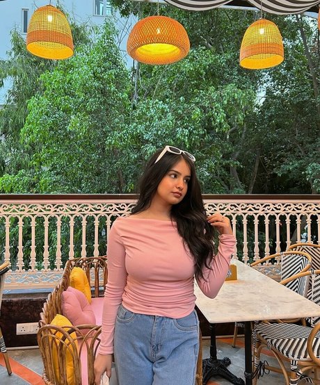 Aarushi Abrol onlyfans model photo