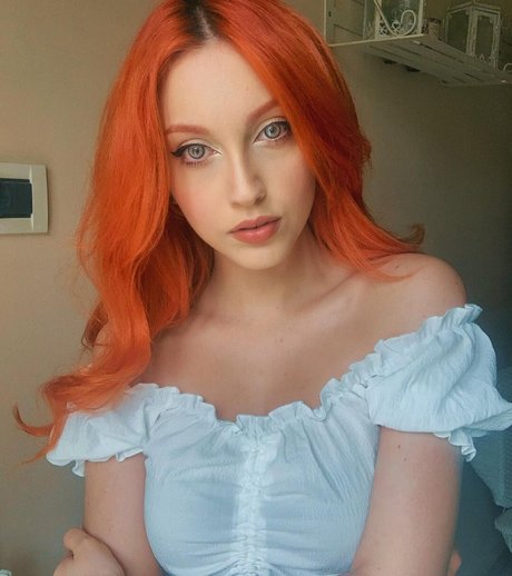 Mona Schon onlyfans striptease