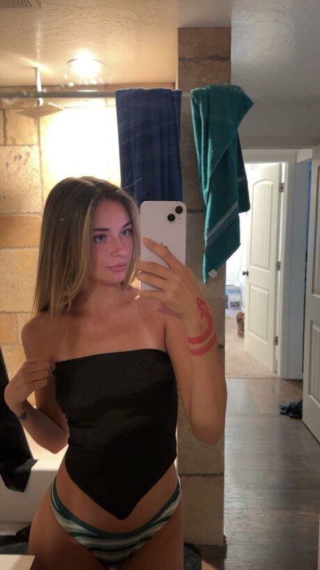 Ellieanderson onlyfans post