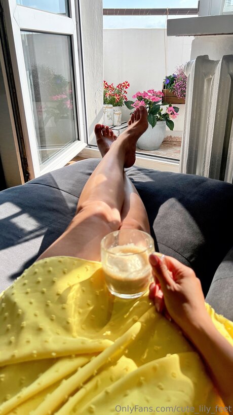 Cute Lily Feet onlyfans images
