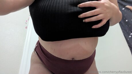 Cherryyflav0ured onlyfans model