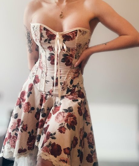 Janet Devlin onlyfans nude photos