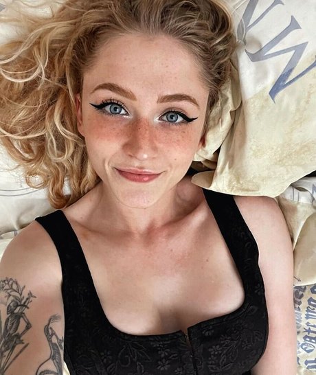 Janet Devlin only fans