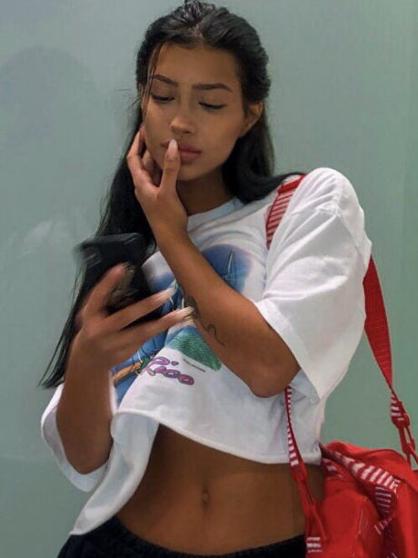 Merk Twain topless onlyfans