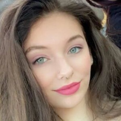 lydialoverenae naked on onlyfans