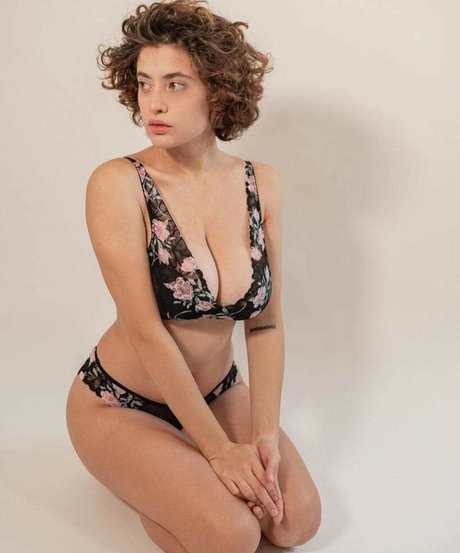 Anna Pittureri naked onlyfans leaked