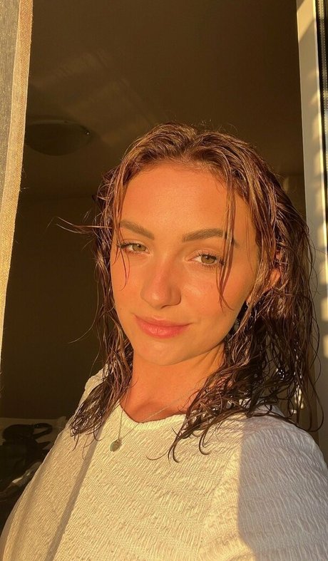 Rosie Bentham onlyfans sex leaks