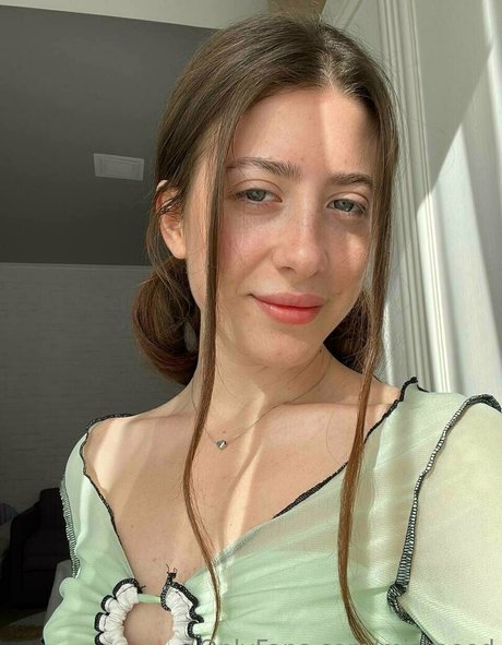 beautiful face onlyfans top artwork