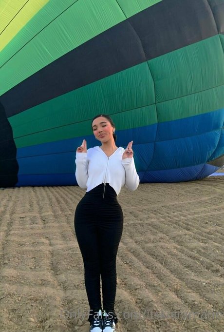 itskiaramarie onlyfans tits