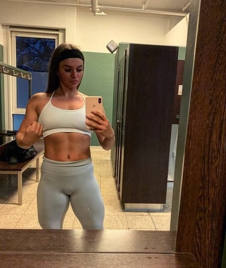 Sarah Slavo onlyfans leak ass