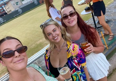 waifu onlyfans sexy nudes selfie