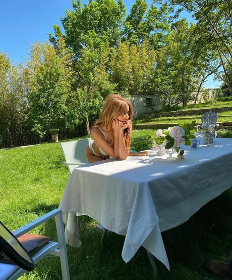 Zahia Dehar onlyfans lesk