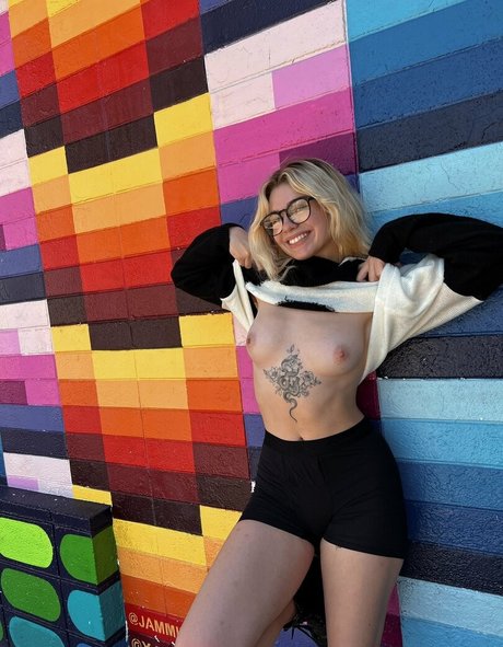 Emily Oram only fans leak