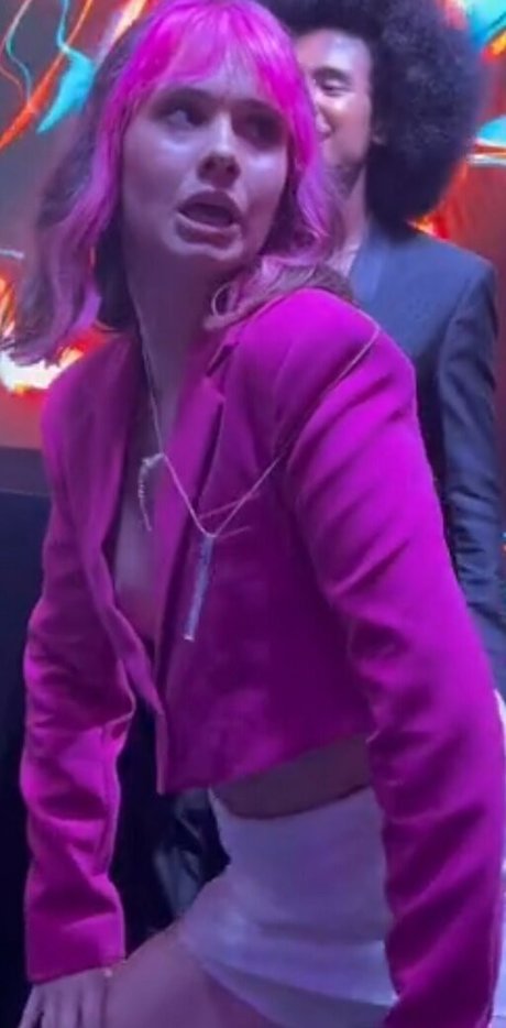 Julia K Barni onlyfans lean