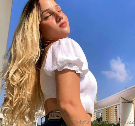 miawhitez naked only fans