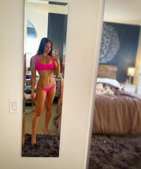 Kira Kosarin nudes only fans