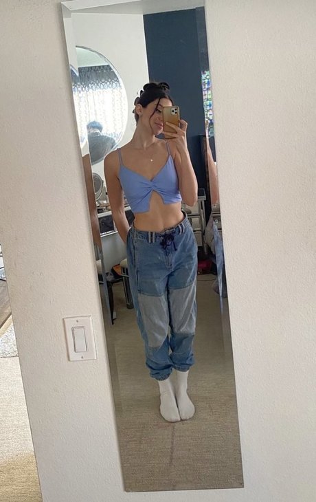 Kira Kosarin Profile pic