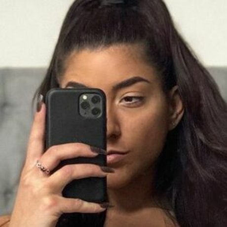 Leah Shutkever onlyfans nude leak