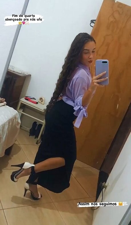 Emilly Santos onlyfans model