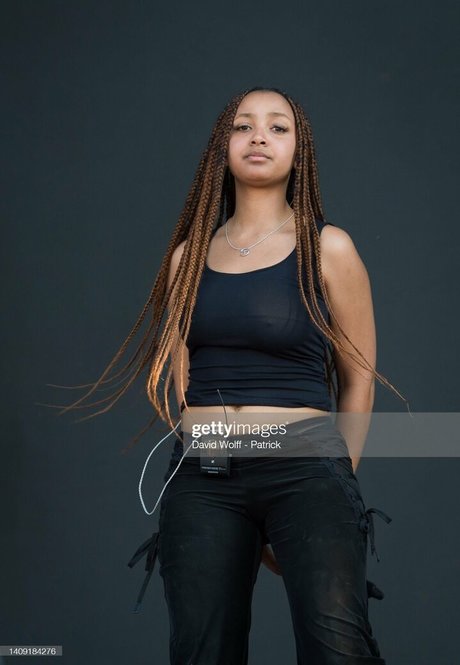 PinkPantheress onlyfans leaked tits