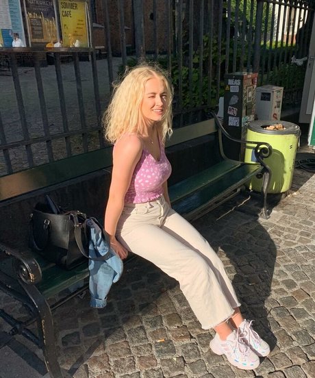 Mimi Lintrup onlyfans pics