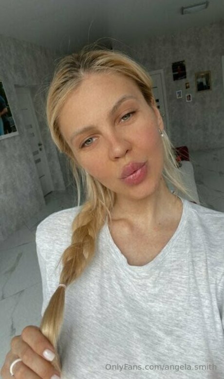 angela smith onlyfans ass