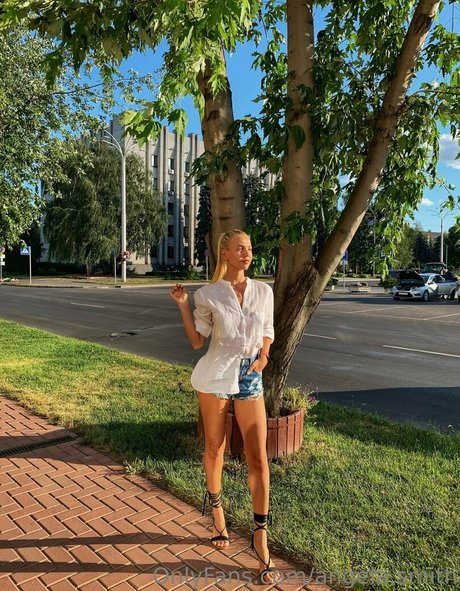 angela smith nude onlyfans leak