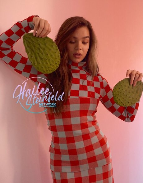 Hailee Steinfeld topless onlyfans