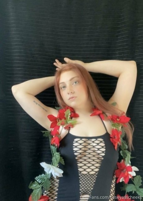 roseyasscheeks nude onlyfans leaks