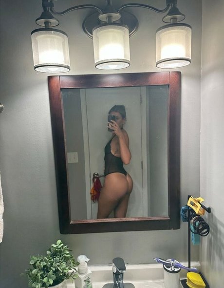 Justine Ouellet onlyfans leake