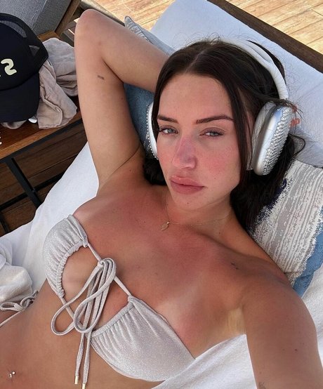 Anastasia Karanikolaou tits onlyfans