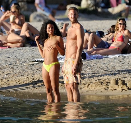 Vick Hope nude on onlyfans