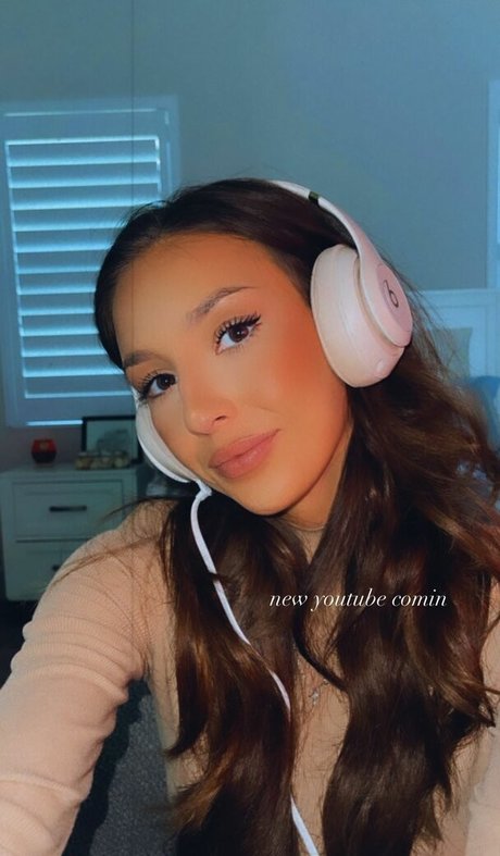 Taylor Alesia onlyfans page