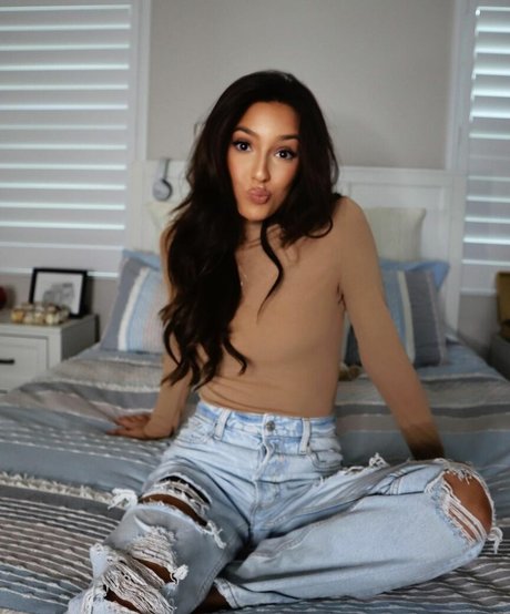 Taylor Alesia onlyfans nude content