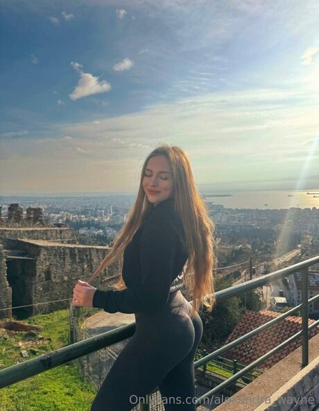 Alexandra Wayne sexy onlyfans