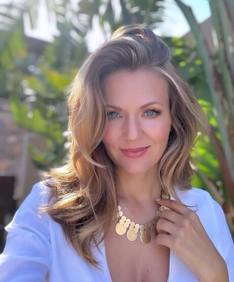 Ella Endlich nude leak onlyfans