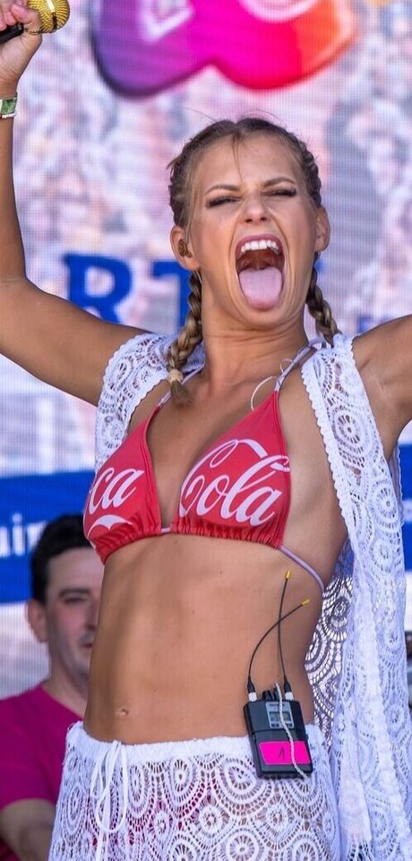 Carolina Peukmann onlyfans ass