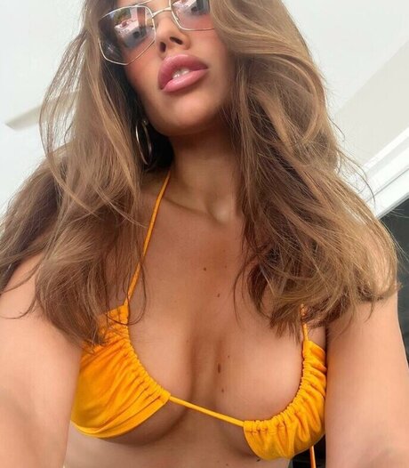 Luxury Girl onlyfans topless