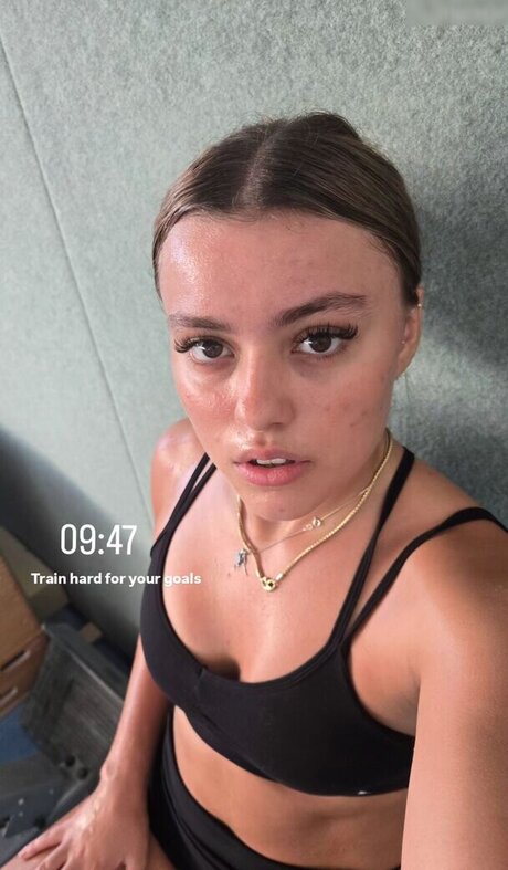 Emma Malewski onlyfans explicit content