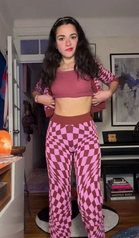 AllyAnnaMaria onlyfans boobs