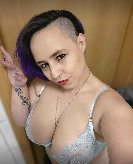 VERO OFFICIAL onlyfans model images